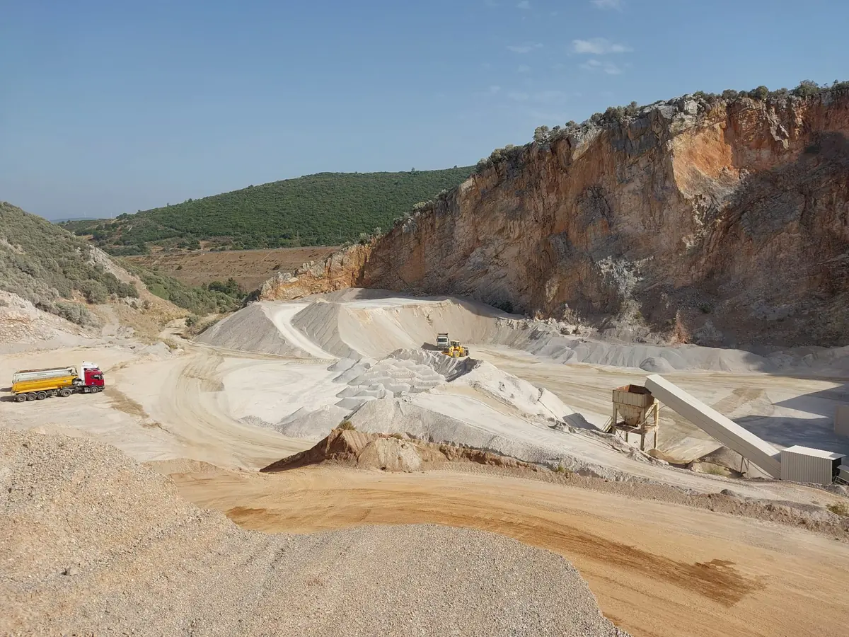 Bemaş agrega stok ve lojistik sahası